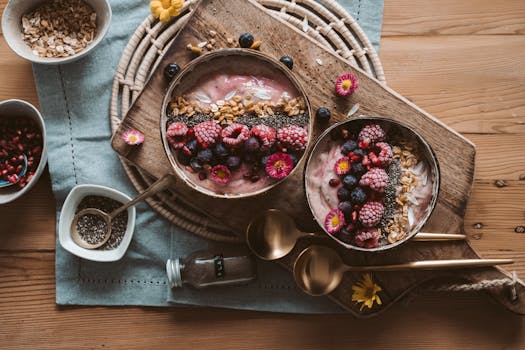 A quick breakfast of smoothie and fruits